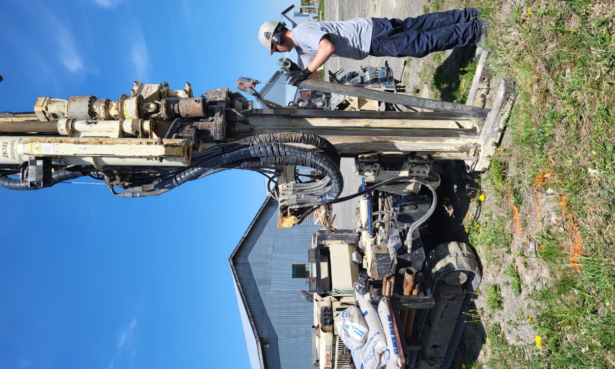 Forage environnemental avec techniciens pour étude de sol à Nicolet